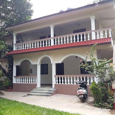 Agnelo's Holiday Homes Candolim Esterno foto