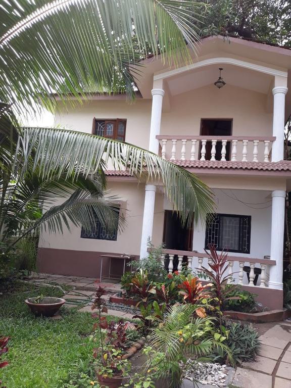 Agnelo's Holiday Homes Candolim Esterno foto