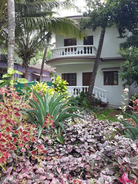 Agnelo's Holiday Homes Candolim Esterno foto